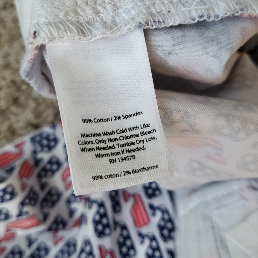 Vineyard Vines flag 🐋 print shorts 4 - Picture 7 of 7